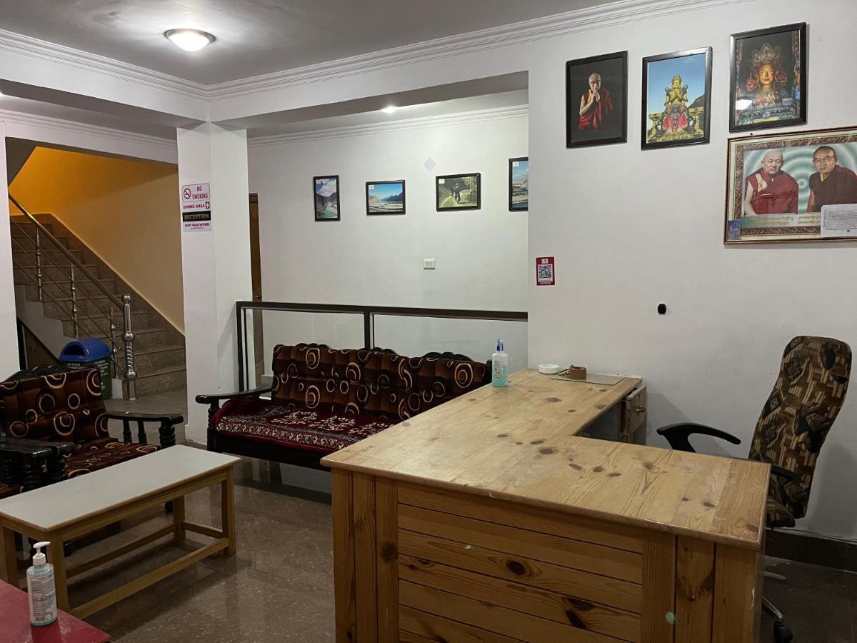 The Puma House Hotel Лех Екстериор снимка